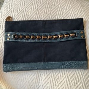 Oversized clutch with chain detail